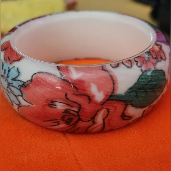 Vintage CHUNKY Thick Flower Design PLASTIC LUCITE BANGLE Bracelet White COLORFUL - Picture 4 of 4